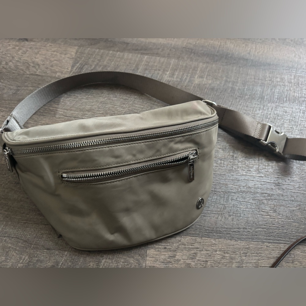 Lululemon Large 2L Belt Bag-Light Olive Green